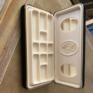 Vintage Jewelry Travel Case - Cream Interior, Black Exterior